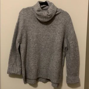 Olivaceous Turtle Neck Sweater - Gray